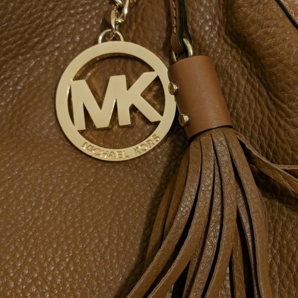 SET of Michael Kors leather bag and wristlet - Picture 3 of 7